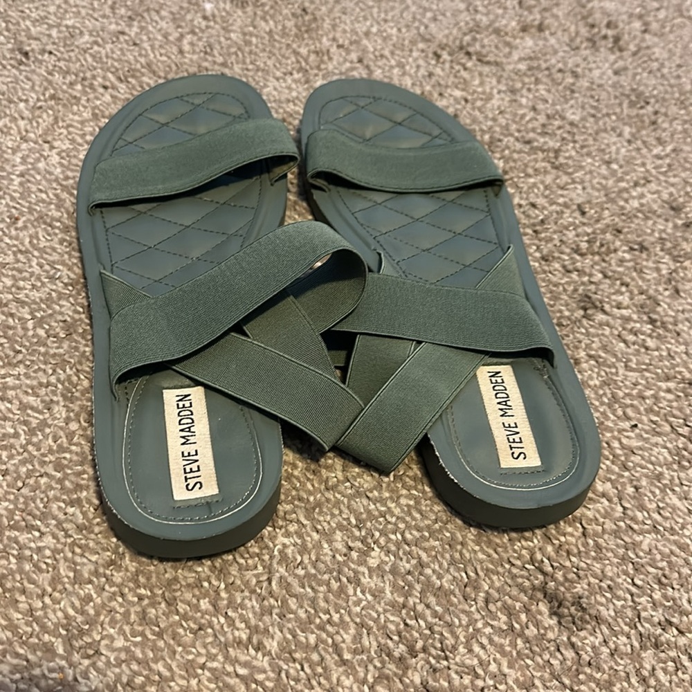 Olive Green Steve Madden, sandals - Picture 3 of 6